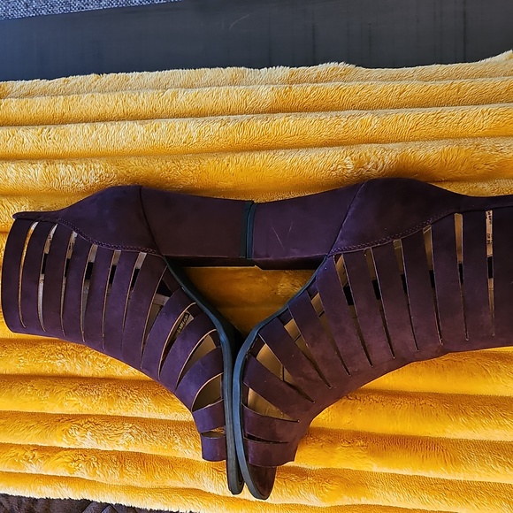 Sandals - Picture 6 of 16